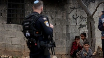 Filistin topraklarını gasbeden İsrailliler, Batı Şeria'daki baskınlarla Filistinlileri g&ouml;&ccedil;e zor