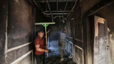 Filistin topraklarını gasbeden İsrailliler Nablus'ta bir evi ateşe verdi