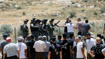 Filistin topraklarını gasbeden silahlı İsrailliler, Batı Şeria'da 6 Filistinliyi yaraladı