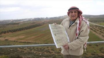 Filistinli çiftçi Yahudi yerleşimcilere karşı Osmanlı döneminden kalma belgeyle hakkını arıyor