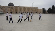 Filistinli çocukların tek özgür oyun alanı Aksa'nın avlusu