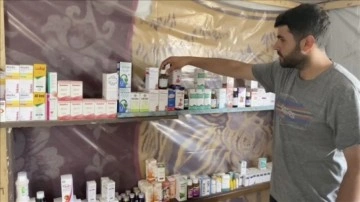 Filistinli eczacı, hastalara şifa dağıtmak için Refah'ta 