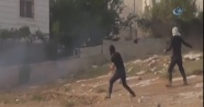 Filistinli gençlerden İsrail askerine taşlı saldırı