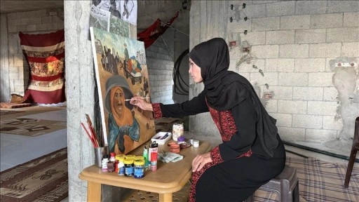 Filistinli kadın ressam, Gazze'deki İsrail zulmünü fırçasıyla dünyaya duyurmaya çalışıyor