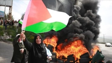 Filistinli kadınlardan yasa dışı Yahudi yerleşim birimleri karşıtı gösteri
