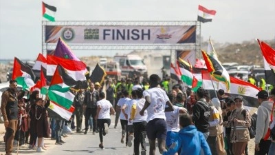 Filistinliler, İsrail saldırılarının s&uuml;rd&uuml;ğ&uuml; Gazze&rsquo;de &ldquo;&ouml;zg&uuml;rl&uuml;k&rdquo; i&ccedil;in koştu