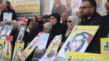 Filistinliler, İsrail'in Filistinli esirlere yönelik uygulamalarını protesto etti