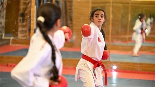 Filmlerden etkilenerek başladığı karatede Balkan şampiyonluğu hedefliyor