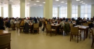 Final dönemi öğrenciler kütüphaneden çıkmıyor