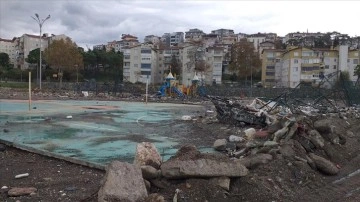 Fırtına ve sağanağın vurduğu Zonguldak'ta birçok yapıda hasar oluştu