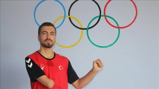 Fiziksel engelli milli tekvandocu Osman Ertürk'ün gözü altın madalyada