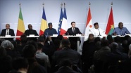 Fransa Afrika&#039;daki askeri varlığından vazgeçmiyor