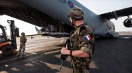 Fransa askeri varlığıyla Afrika'da nüfuzunu korumaya çalışıyor