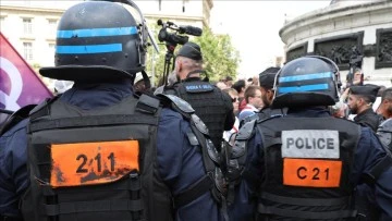 Fransa bir gence şiddet uyguladığı gerekçesiyle 7 polise gözaltı