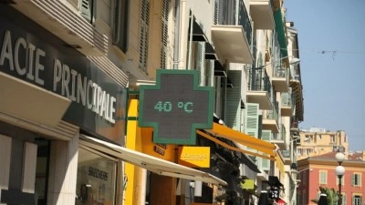 Fransa bu sezonun 4'&uuml;nc&uuml; sıcak hava dalgasının etkisine girdi