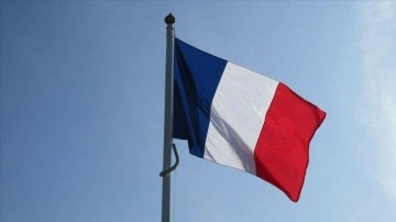 Fransa Büyükelçiliği Ankara ve İstanbul'daki "bayrak yarışını" Türk halkına ithaf ede