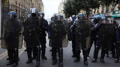 Fransa'da 12 Şubat'ta &ouml;ld&uuml;r&uuml;len gencin anısına d&uuml;zenlenen y&uuml;r&uuml;y&uuml;şte 1 kişi g&ouml;zaltına alınd