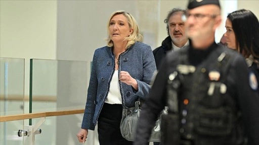Fransa'da 2027 cumhurbaşkanı seçimleri için adaylığını duyuran Le Pen, yolsuzluktan suçlu bulun