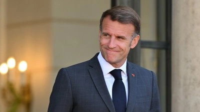 Fransa'da aşırı sıcak ve yangınlar s&uuml;rerken, Macron'un tatil fotoğrafı siyaset&ccedil;ilerin tepk