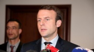 Fransa'da cumhurbaşkanı adayı Macron'a yumurtalı saldırı