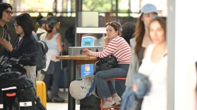 Fransa'da fırtına nedeniyle yaklaşık 20 bin hanede elektrik kesintisi s&uuml;r&uuml;yor
