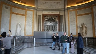 Fransa'da ge&ccedil;en yıl Louvre M&uuml;zesi'nde soygunun yapıldığı Apollo Galerisi yarın a&ccedil;ılacak