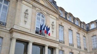Fransa'da kamu ihalesinde yolsuzluk ş&uuml;phesiyle y&uuml;r&uuml;t&uuml;len soruşturmada Elysee Sarayı'nda arama yapıldı
