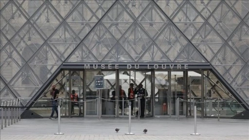 Fransa'da Louvre Müzesi soygunuyla bağlantılı 2 kişi tutuklandı