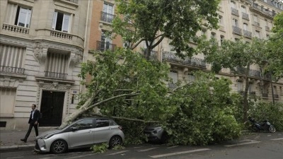 Fransa'da Nils Fırtınası nedeniyle 900 bin hane elektriksiz kaldı