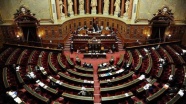 Fransa'da olağanüstü hal kararı Senato'dan geçti