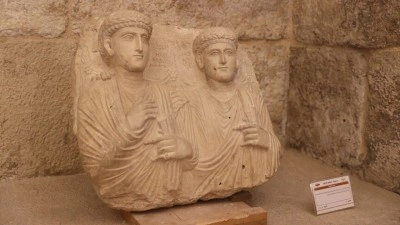 Fransa&rsquo;dan iade edilen tarihi eserler Şam Kalesi&rsquo;nde sergilendi