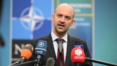 Fransa Dışişleri Bakanı, &uuml;lkelerinin NATO'dan &ccedil;ıkmasını isteyen Fransız siyaset&ccedil;ileri eleştirdi