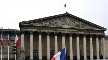 Fransa Meclisinde Nazi selamı veren milletvekiline en hafif ceza uygulandı