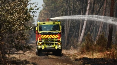 Fransa'nın g&uuml;neydoğusundaki Var'da yaklaşık bir aydır devam eden yangın s&ouml;nd&uuml;r&uuml;ld&uuml;