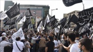 Fransa'nın İslam karşıtı tutumu Lübnan'da protesto edildi