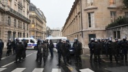 Fransa&#039;yı 89 bin polis, Paris&#039;i zırhlı araçlar koruyacak