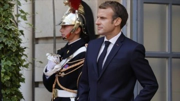 Fransa'da bilim dünyası Macron'un omicronu önlemede 'başarısızlığını' kınadı