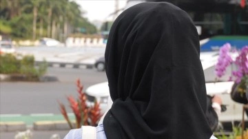 Fransa'da bir kadın "başörtün karanlık çağların kıyafeti" denilerek restorana alınmad