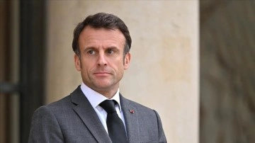 Fransa'da Cumhurbaşkanı Macron'un Hitler'e benzetildiği afişlere ilişkin soruşturma b