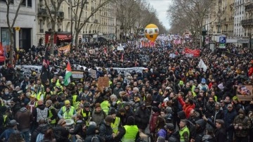 Fransa'da emeklilik reformuna karşı grevler devam ediyor