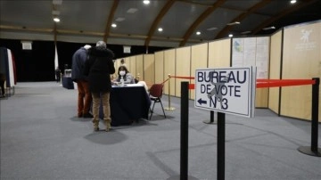 Fransa'da genel seçimin ikinci turu pazar günü yapılacak