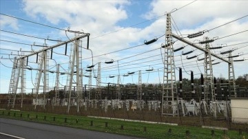 Fransa'da grev kararı alan enerji sektörü çalışanları elektrik üretimini kısıtladı