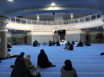 Fransa'da iki mescide İslam karşıtı yazılar yazıldı