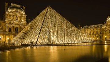 Fransa’da Louvre Müzesi eski müdürü, tarihi eser kaçakçılığına 'göz yummakla' suçlanıyor