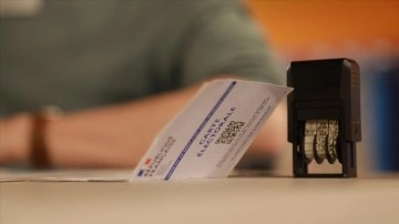 Fransa'da Macron'un kararıyla gidilen seçimler ülke tarihinin en parçalı meclis tablosunu oluşturdu