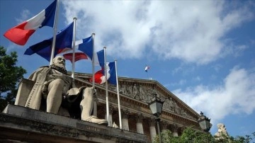 Fransa’da "Müslümanları hedef alan" yasaya karşı Danıştay'a başvuruldu