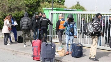 Fransa'da polis, yüzlerce düzensiz göçmenin kaldığı binayı tahliye etti