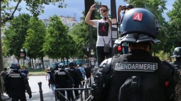 Fransa'da siyahi gencin jandarma aracında ölümüne ilişkin soruşturma takipsizlikle sonuçlandı