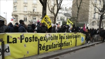 Fransa'da tartışmalı göç yasa tasarısı için karma komisyon oluşturulacak