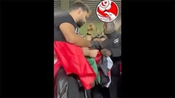 Fransa'da Tunus-Brezilya arasındaki dostluk maçında Filistin bayrağına müdahale tepki çekti